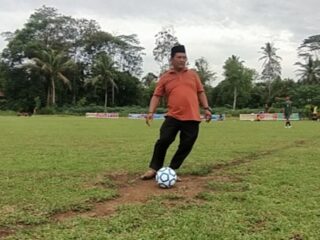 Kades Mulyadi Buka Kompetisi Sepak Bola U-13 dan Sayembara di Desa Way Areng Lamtim