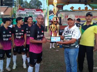 Glimbung Putra Juara Sepak Bola HUT ke-69 Desa Sripendowo Lampung Timur